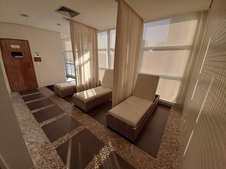 Lazer completo com piscina e sauna no Gonzaga