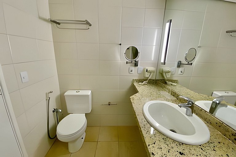 Encantador com vista mar, piscina, e wi-fi !