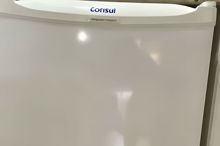 Encantador com vista mar, piscina, e wi-fi !