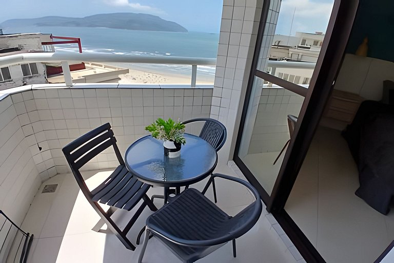 Flat no melhor de Santos. Pé na areia com piscina!