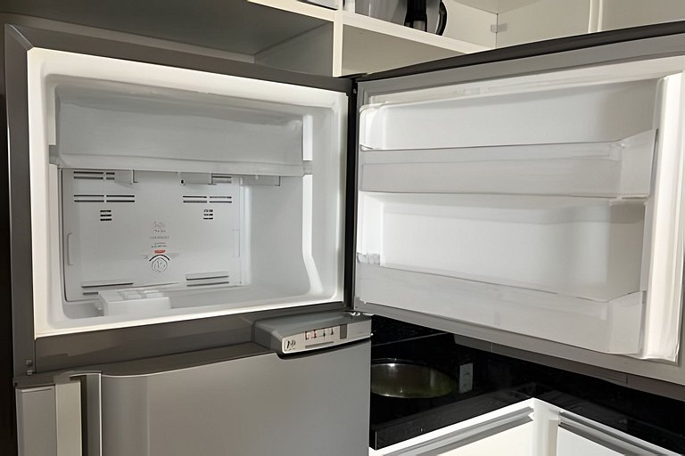 Flat no melhor de Santos. Pé na areia com piscina!