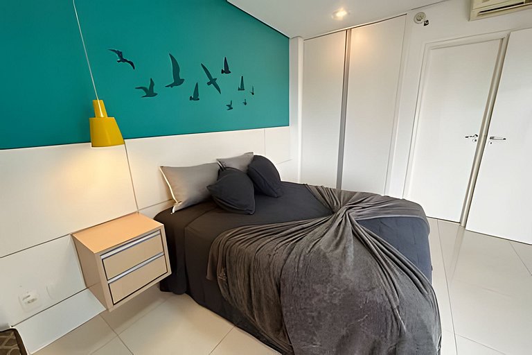 Flat no melhor de Santos. Pé na areia com piscina!