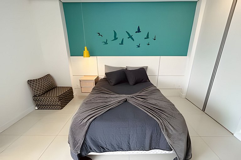 Flat no melhor de Santos. Pé na areia com piscina!