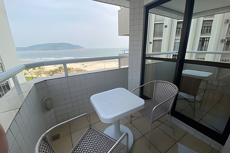 Frente a praia com vista mar