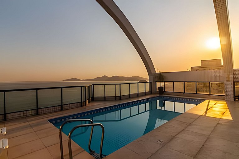 Piscina, vista mar e “pe na areia” em Santos