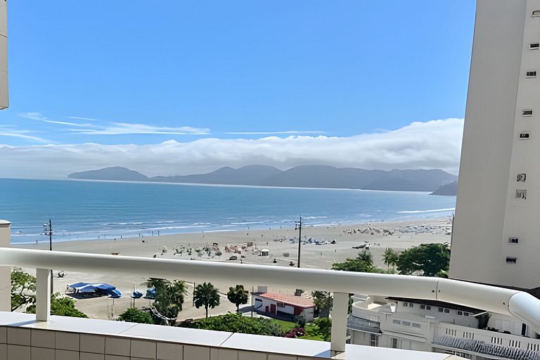 Piscina, vista mar e “pe na areia” em Santos