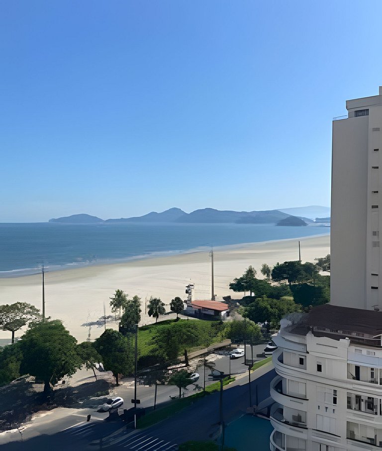 SHB - Piscina, vista mar e “pé na areia” em Santos