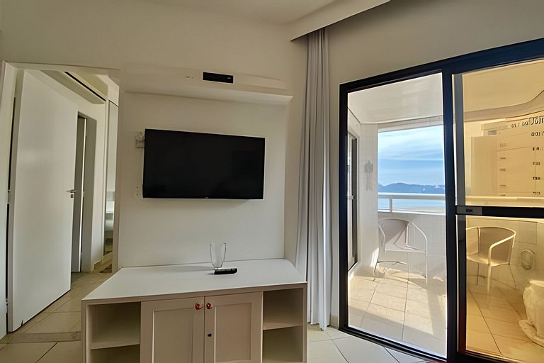 SHB - Piscina, vista mar e “pé na areia” em Santos