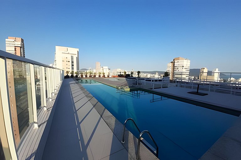 Requinte, vista mar, sauna e piscina!