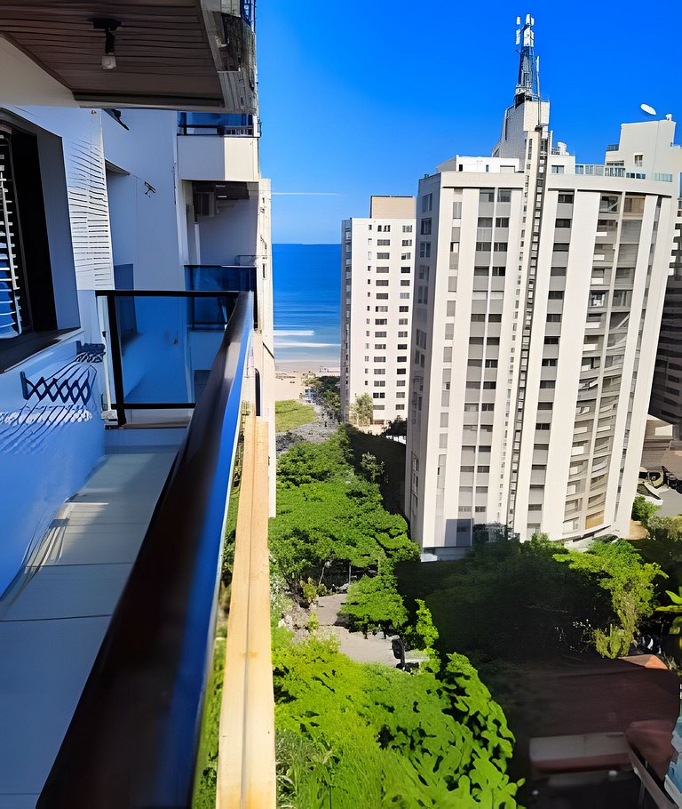 Lazer completo no melhor do Guarujá, com piscina!