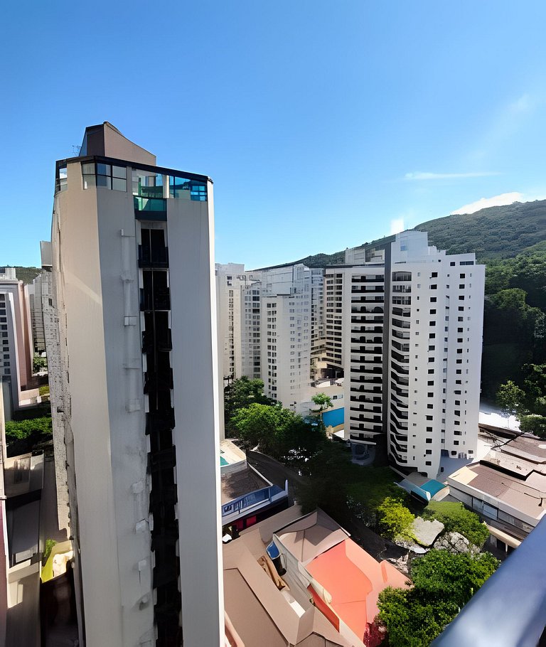 Lazer completo no melhor do Guarujá, com piscina!