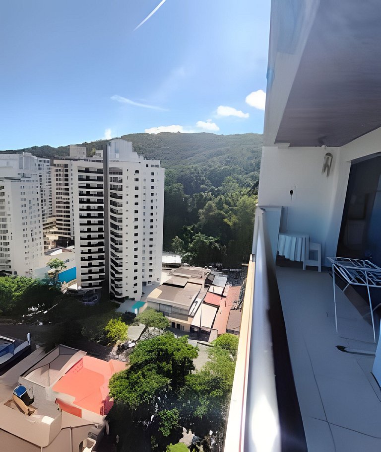Lazer completo no melhor do Guarujá, com piscina!