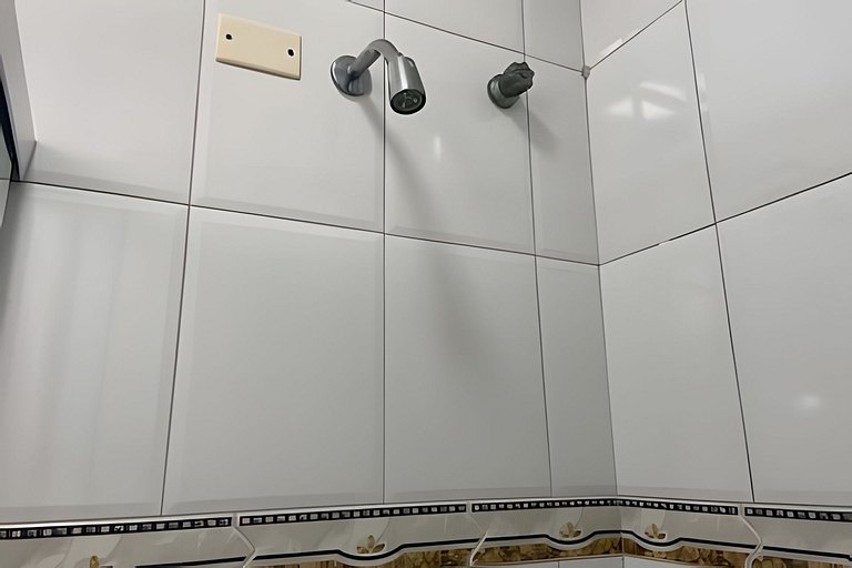 SHB - Delicioso apartamento no coração do Guarujá