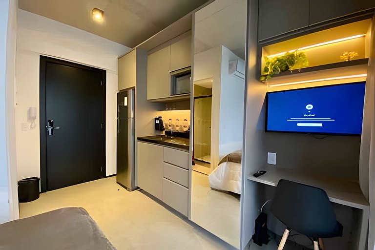 Studio com sacada / Paulista / Sirio Libanês