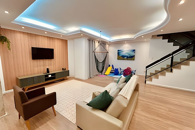 Luxuoso Duplex Familiar a Poucos Passos do Mar