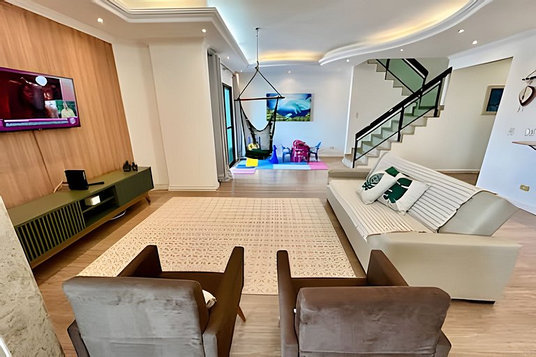Luxuoso Duplex Familiar a Poucos Passos do Mar