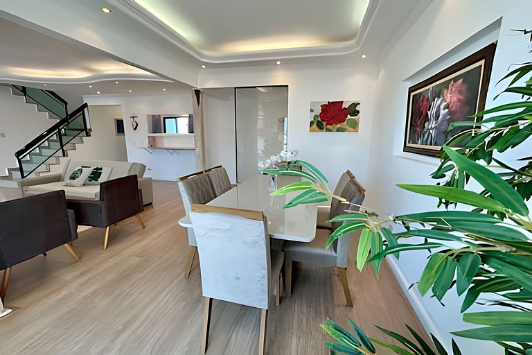 Luxuoso Duplex Familiar a Poucos Passos do Mar