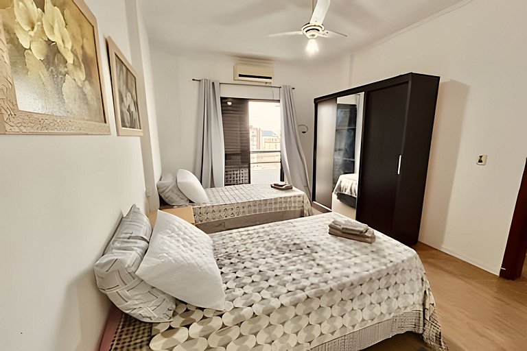 Luxuoso Duplex Familiar a Poucos Passos do Mar