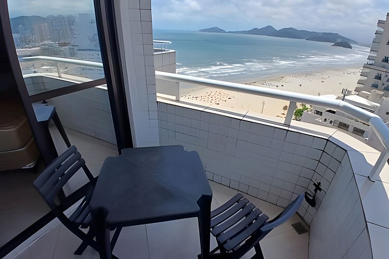 Vista Espetacular: Onde o Mar Encontra o Céu