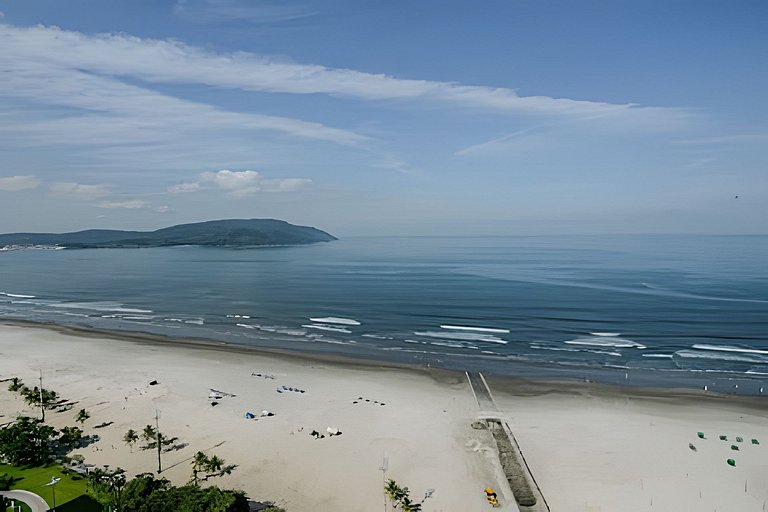 Futebol e Praia: Emoção à Beira-Mar com Piscina