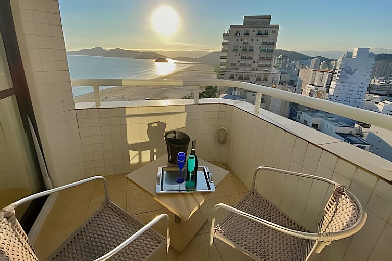 Beachfront: Varanda, Piscina e Por do Sol