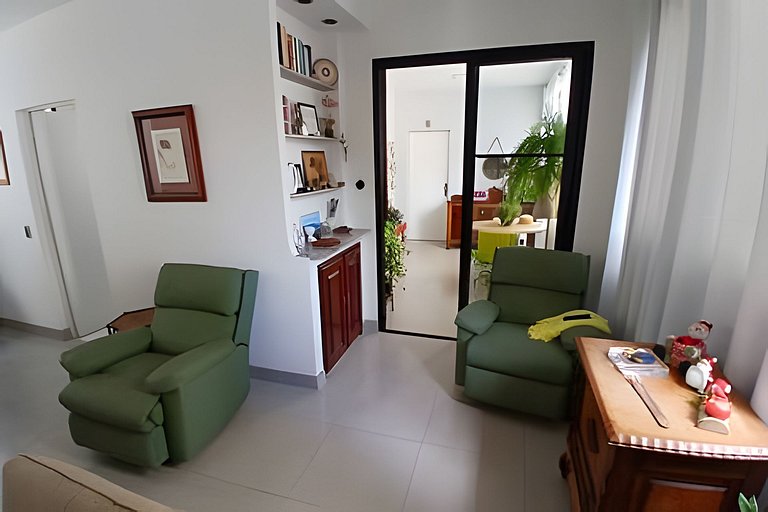 SHB - Oásis Tropical: Conforto e Estilo no Guarujá