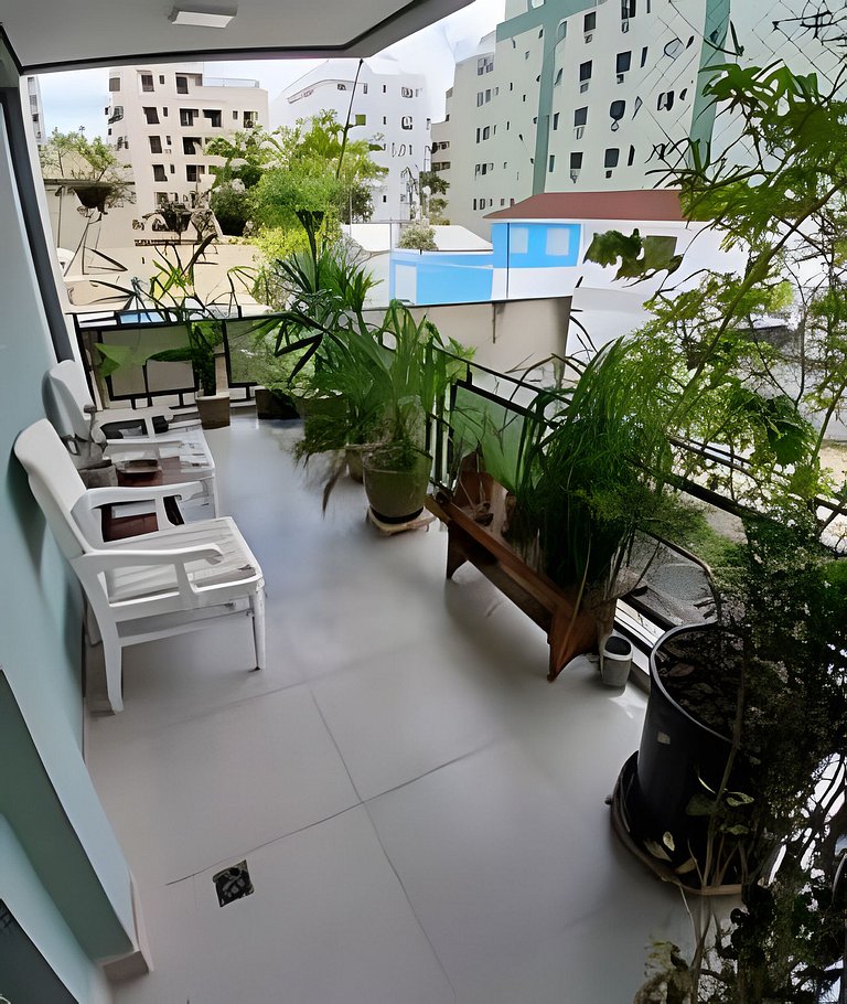 SHB - Oásis Tropical: Conforto e Estilo no Guarujá