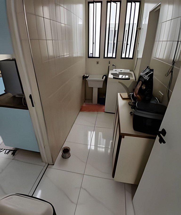 SHB - Oásis Tropical: Conforto e Estilo no Guarujá