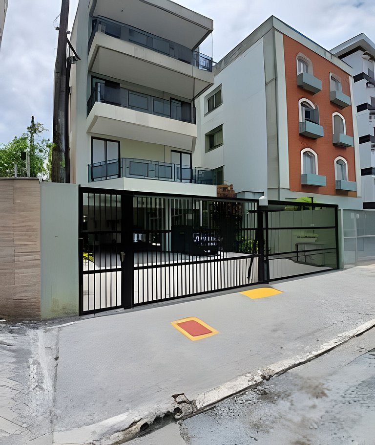 SHB - Oásis Tropical: Conforto e Estilo no Guarujá