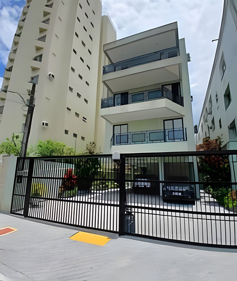 SHB - Oásis Tropical: Conforto e Estilo no Guarujá