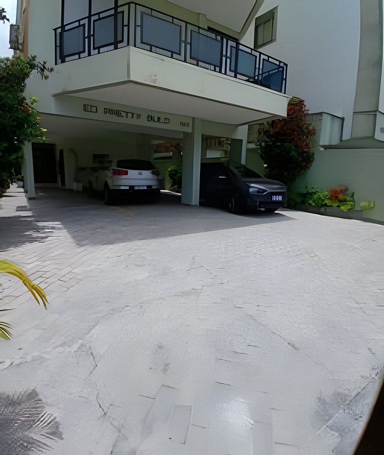 SHB - Oásis Tropical: Conforto e Estilo no Guarujá