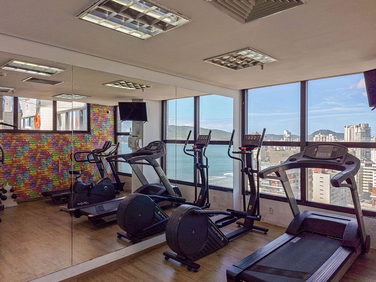 Encantador com vista mar, piscina, e wi-fi !