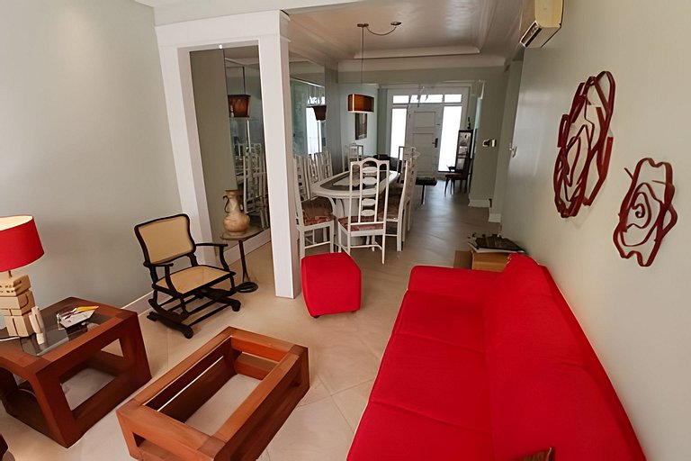 Casa quadra da praia com ar-condicionado e 2 vagas