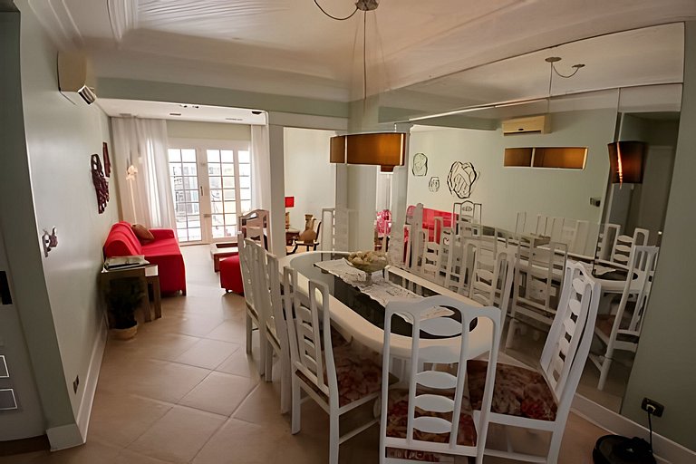 Casa quadra da praia com ar-condicionado e 2 vagas