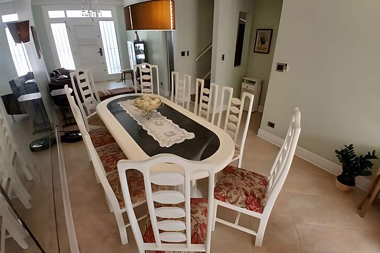 Casa quadra da praia com ar-condicionado e 2 vagas