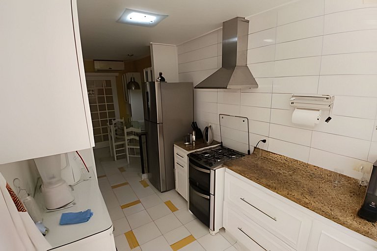 Casa quadra da praia com ar-condicionado e 2 vagas
