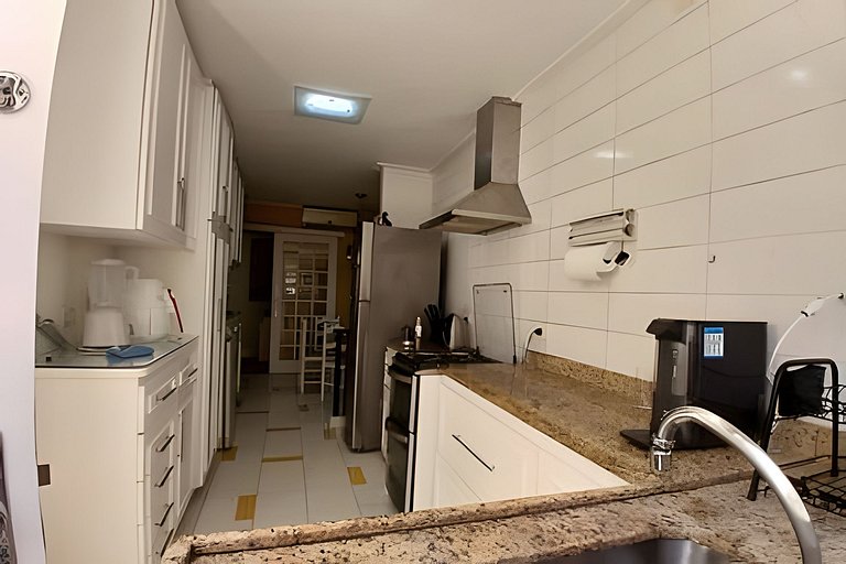 Casa quadra da praia com ar-condicionado e 2 vagas