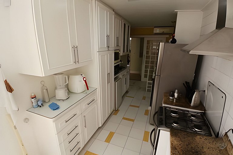 Casa quadra da praia com ar-condicionado e 2 vagas