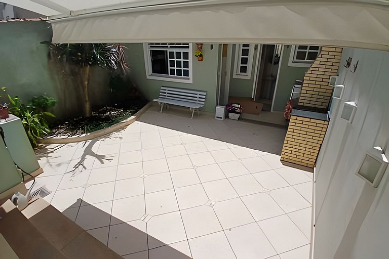 Casa quadra da praia com ar-condicionado e 2 vagas