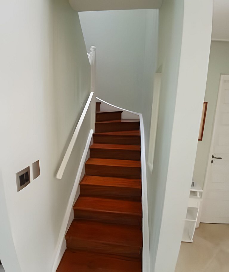 Casa quadra da praia com ar-condicionado e 2 vagas
