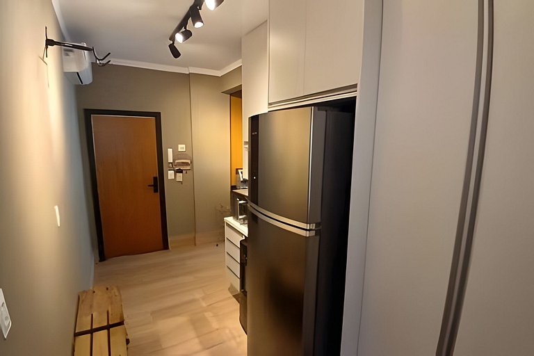 SHB - Pé na Areia em Santos: Sol, Mar e Netflix