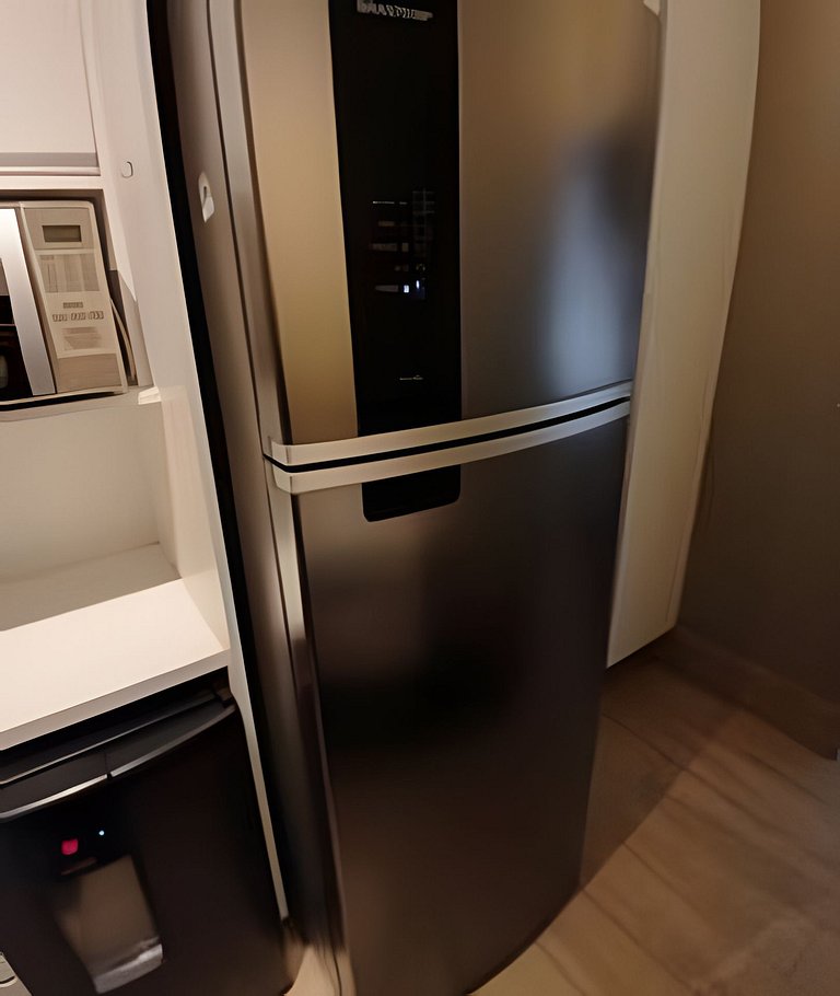 SHB - Pé na Areia em Santos: Sol, Mar e Netflix