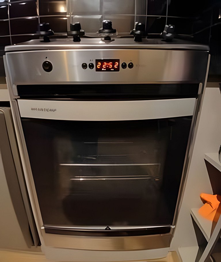 SHB - Pé na Areia em Santos: Sol, Mar e Netflix