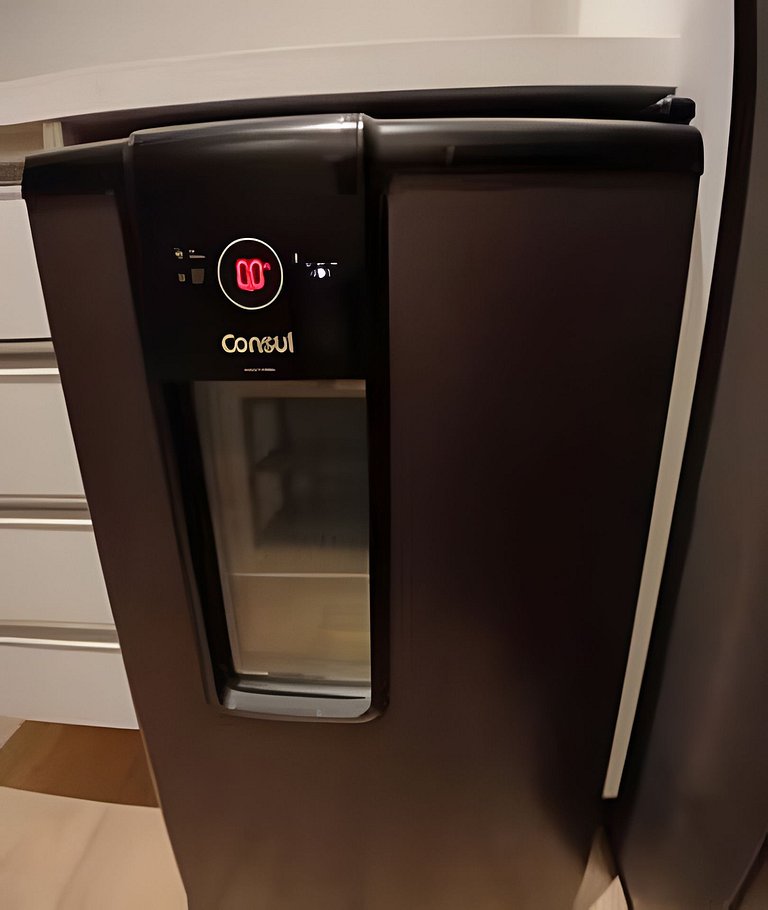 SHB - Pé na Areia em Santos: Sol, Mar e Netflix