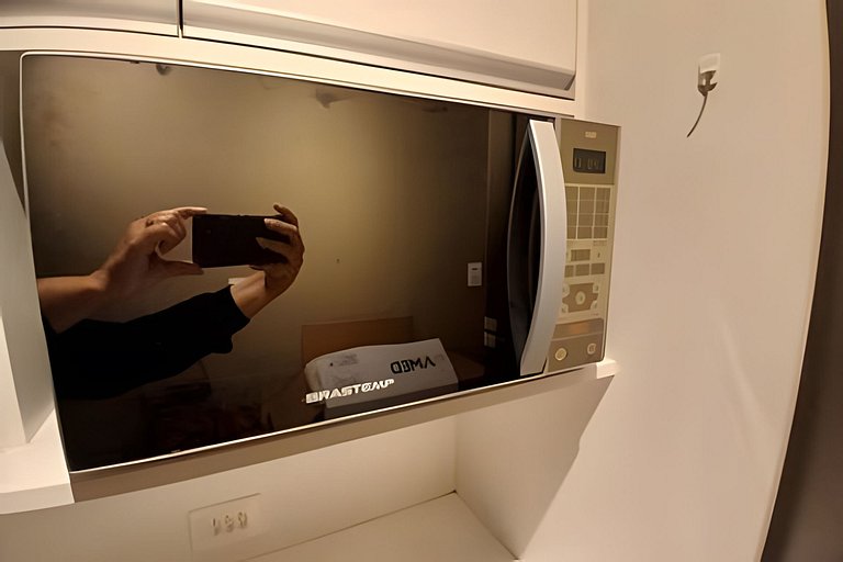 SHB - Pé na Areia em Santos: Sol, Mar e Netflix