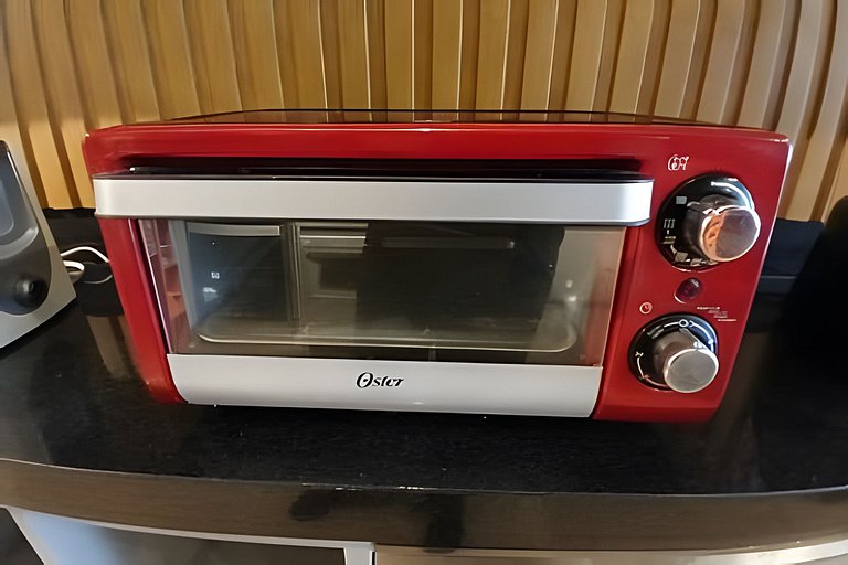 SHB - Pé na Areia em Santos: Sol, Mar e Netflix