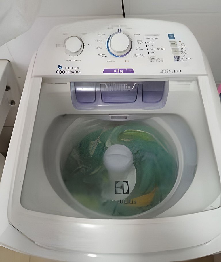 SHB - Pé na Areia em Santos: Sol, Mar e Netflix