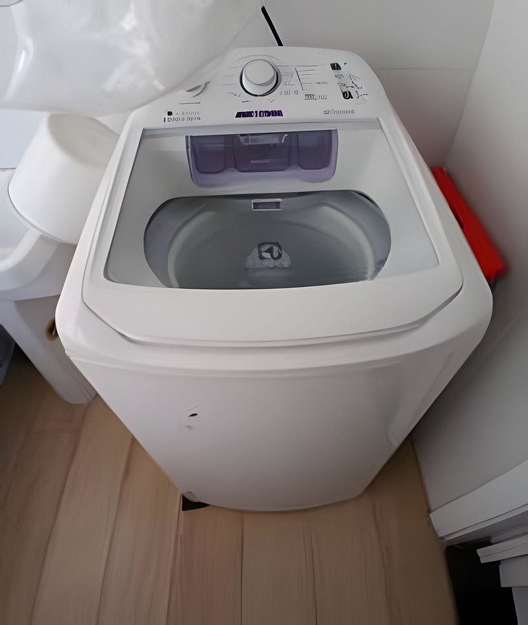 SHB - Pé na Areia em Santos: Sol, Mar e Netflix