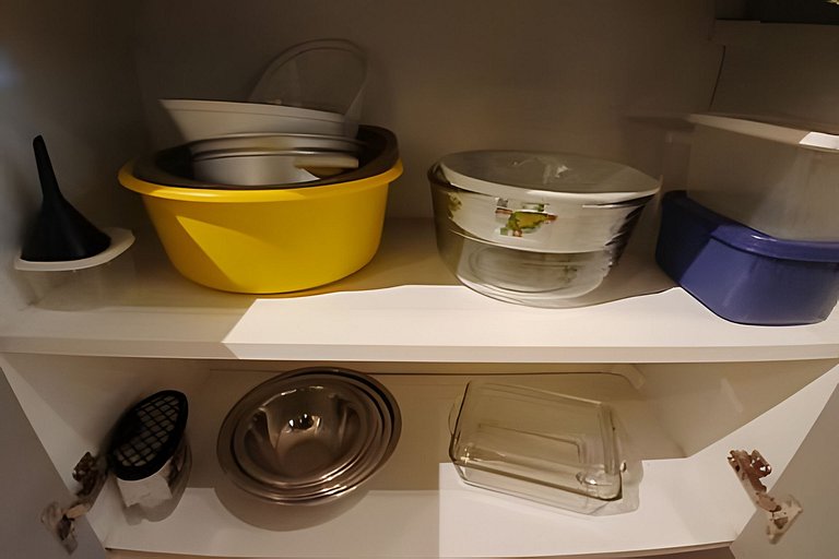 SHB - Pé na Areia em Santos: Sol, Mar e Netflix