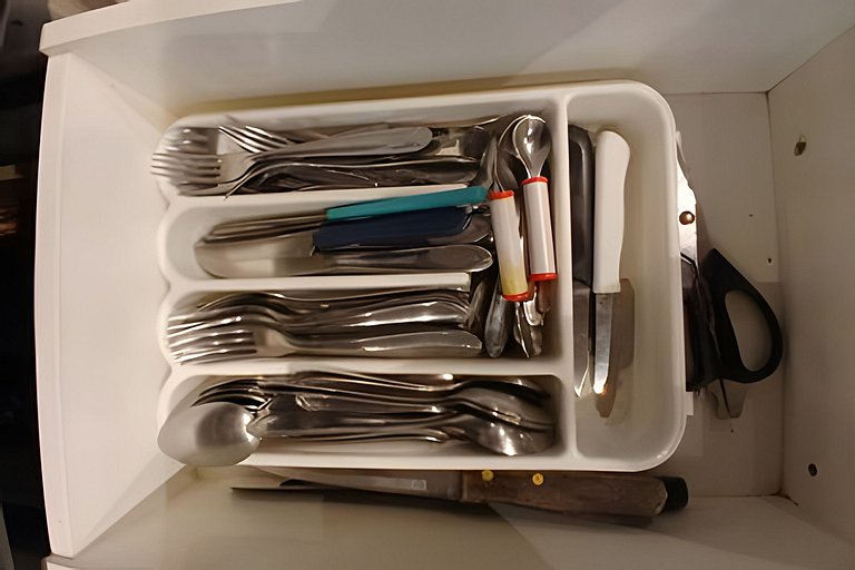 SHB - Pé na Areia em Santos: Sol, Mar e Netflix